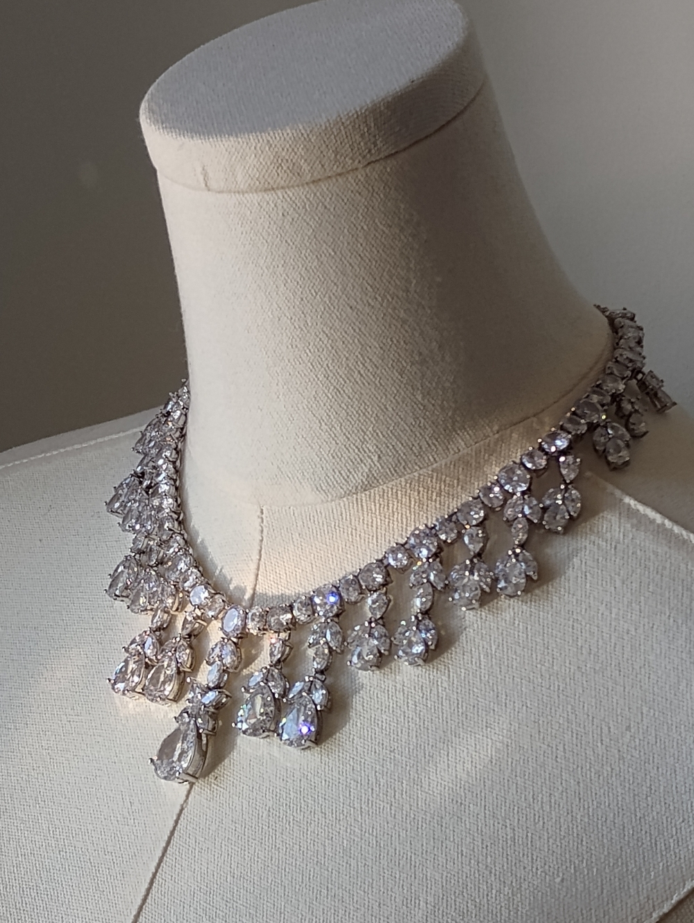 Silver Plated Crystal Rhinestones Bridal Or Prom Statement Necklace 16 Inches